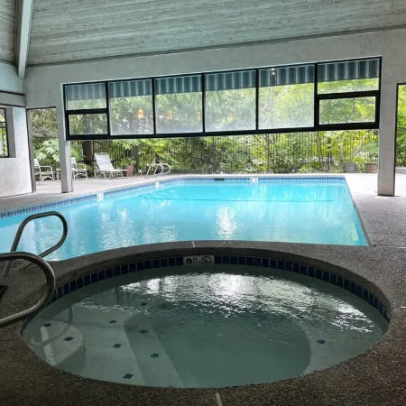 Modern Downtown Bellevue Condo, Free Parking