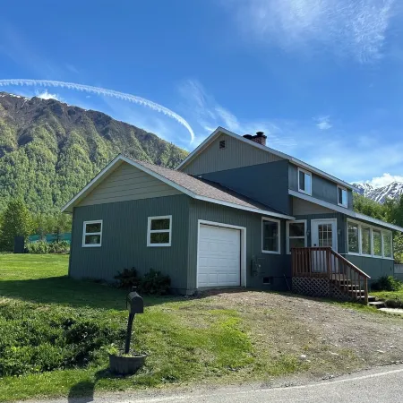 Bear Mountain View 4BR House, 25 min outside of Anchorage.  Pets welcome