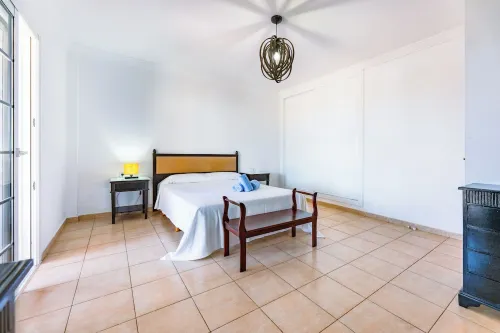 Private, independent villa on the first line, terrace and tranquility