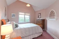 9 Bedroom Estate, Sleeps 24, Heated Pool, Hot Tub, Movie Theater, Game Room Hotels near Sunday River Resort