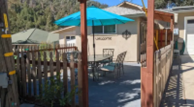 Rafting, kayaking, fishing river retreat.  Private river access/outdoor patio