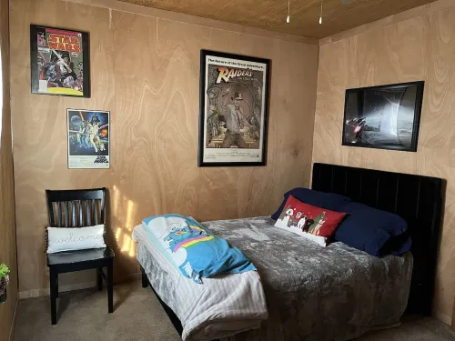 Cozy Guest House Cabin on 15 Acre Farm-Stay Sanctuary