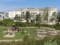 Exclusive apartment with 2 balconies and sea views - only 200m from the beach!