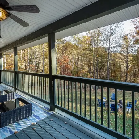 HOT TUB w CA King beds Acres of  & secluded. Pymt plan, dogs welcome
