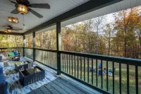 HOT TUB w CA King beds Acres of  & secluded. Pymt plan, dogs welcome