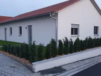 Direkt Unterhalb vom Schönen Hesselberg Hotels in Gerolfingen