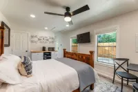 Charming guest studio in the heart of Liberty Hill Hotels in Liberty Hill