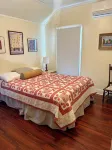 Spacious 5 Bedroom House On Double Lot In Lakeside One Block From The Lake!