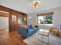 Little Palm Bungalow close to downtown and the beach