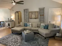 House w/1 acre, Spa & Outdoor Living