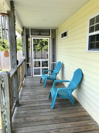 Cute cottage within walking distance to historic downtown Beaufort, NC.