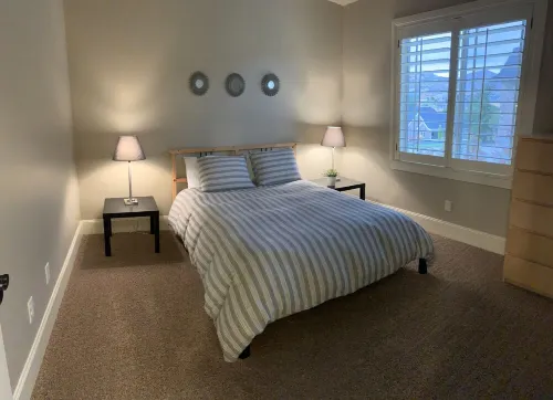 Bright & Beautiful 3 Bedroom Basement Apartment Hotels in Highland