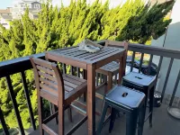 Mid-Century Beach Lodge- 1 Block to Beach!