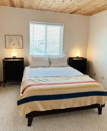 Couples getaway in cozy casita! Taos mountain Views!