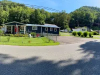 Stephen’sHouse Bandits Houses LLC Hotels in Logan County