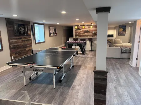 Custom home 5 min from track