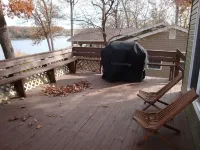 NEW LISTING Lake view cabin, close to Captain Ron's Resort, Lake of the Ozarks