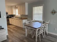 3 blocks from Taylors Creek, 1 mile from Beaufort waterfront and boat ramp Hotel di Beaufort