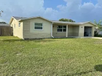 Private House with Heated Pool, Close to Attractions!