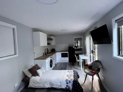 Stylish Guest Suite - Everton Hills Hotels in Everton Hills