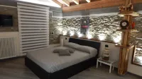 Luxury House - Dwelling dating back to 1600, in a village overlooking Lake Como. Hotels near Lornico