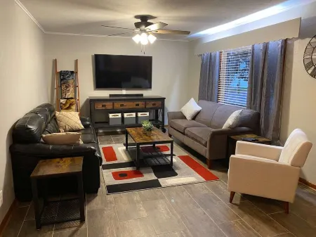 The Great Lake Escape - 1 Mile to Downtown PC / Walking Distance to City Beach