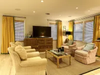 Convenient location. Walking distance to LSU lakes.