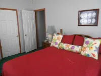 Quiet 3 bedroom, 2 Bath Home located within 1/2 mile of ferry to Cape Lookout