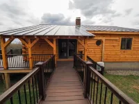 5-bedroom cabin on large private lot in East Burke near KINGDOM TRAILS