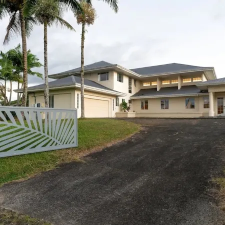 Hilo Villa with pool - 16 guests max