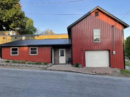 The Chestnut Barn built in 1830 is nestled in the quaint Amish town of Winesburg