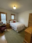 Ada’s Guesthouse- historic home close to lake, shopping, parks, trails, BVU - Wi-Fi