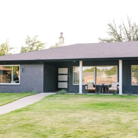Modern & Serene Home in Midland - Fast WiFi, King Beds, RO, Gazebo, & Firepit
