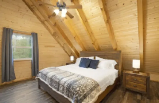 Little Cedar Lodge-Amazing Lake and Mountain Views -Hot Tub-Fire Pit