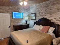 Popular large river home pool, pickelball, basketball, volleyball, nice area