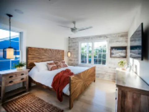 Upscale Downtown Suite in Lewes Hotels in Lewes