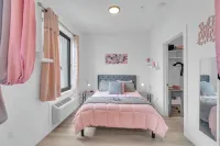 Pink Heaven Cozy Studio Apt. Near NYC/EWR with an Indoor Pool & Free Parking