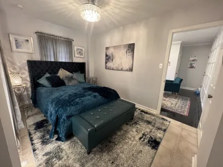 Private Lower Level of Home - Located Between Savannah Historic District & Tybee