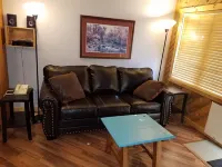 2 Rm Resort Studio Suite for 4-6 with Full Kitchen and Free Wifi and Parking