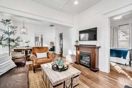 Charming Midtown Cottage, 11 straight blocks to Sherman Ave/Downtown Boat Launch