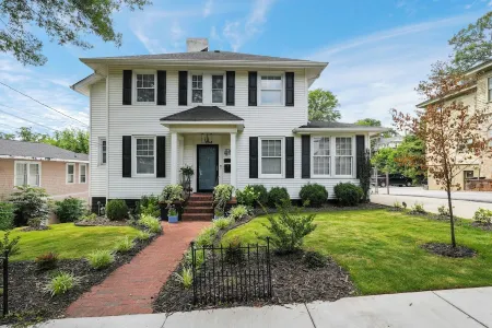 Downtown Elegant ArtBnB in The Gorgeous Historic Pettigru Neighborhood