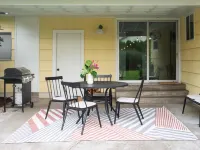 Hideaway House Tucked In The Heart Of McMinnville Hotels in McMinnville