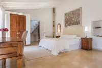 Magnificent Manor House With Pool In Sóller, perfect location, 5 bedrooms.