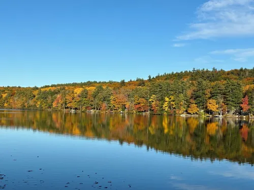 Charming 2-bedroom waterfront cottage in welcoming Barrington with deck and WiFi