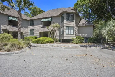 Villa Overlooking Roy Barth Tennis Courts- 5 Minute Walk to Beach Hotels near Roy Barth Tennis Center