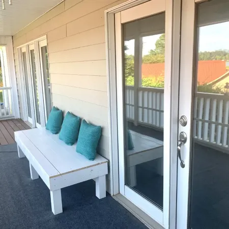 Waterview Retreat - In town convenience with beautiful Lake & Mountain Views