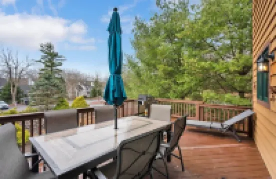 mountain cabin - walk/drive 2 Lake & SKI w/3 family rm/LINENS/HOTTUB/GAMES/GRILL