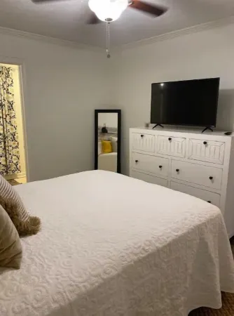 Discover Mississippi State U within 4 mins! Cozy 1-bedroom awaits.