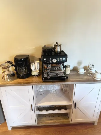 Relaxing & Rejuvenating Retreat w/Hot tub, Pool, Sauna, & Games for family+pets