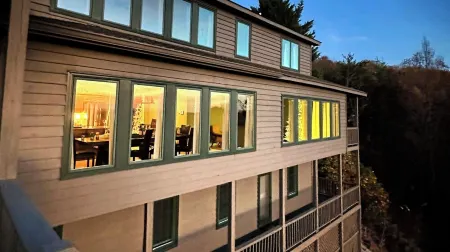 Spectacular Views-5Br-Hot Tub-Game Rm-Top Location-Dog Friendly-Near Wineries!